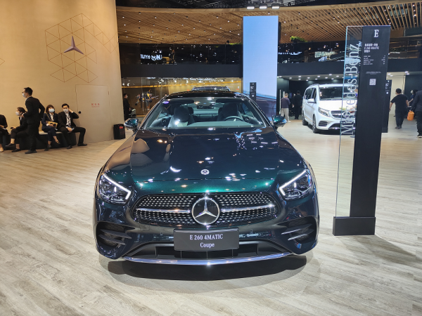 新賓士E級轎跑車系列廣州車展上市，要優雅還看三叉星
