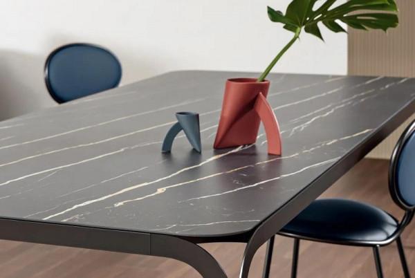 刀切、火烤都不怕！陶瓷餐桌真上頭