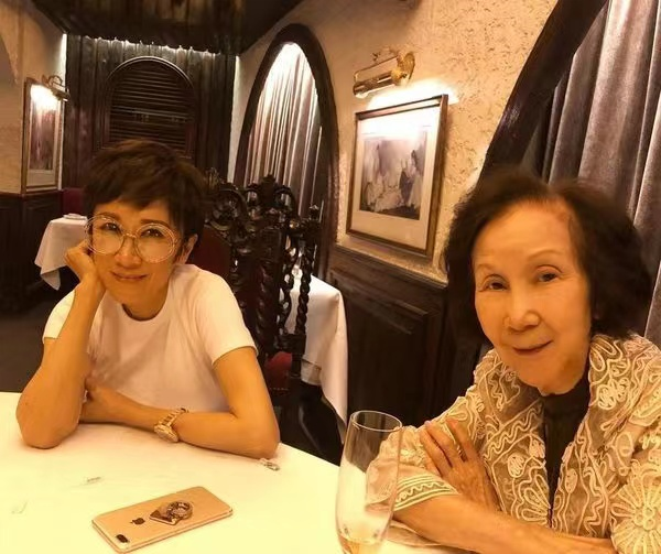 57歲知名港星滯留美國超3周!輾轉買機票稱好無奈,共損失幾十萬 57歲知名港星滯留美國超3周!輾轉買機票稱好無奈,共損失幾十萬