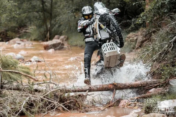 看透雅馬哈T&eacute;n&eacute;r&eacute; 700，雅馬哈不告訴你們的我來告訴你