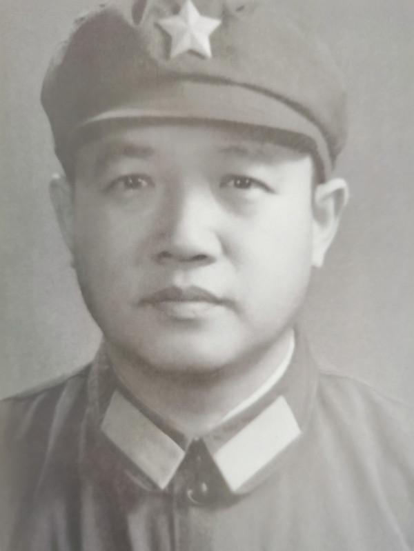 國軍四川省主席起義後偷渡潛逃,被守株待兔,捉他的小股長成上將 國軍四川省主席起義後偷渡潛逃,被守株待兔,捉他的小股長成上將