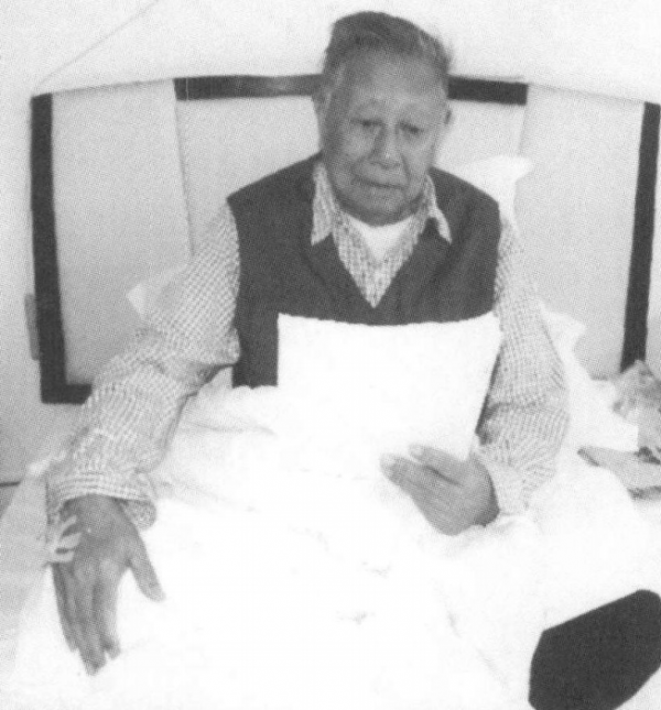 粟裕收到偽軍中將送的一盒煙，臉色大變，立即命全軍集合關閉電臺