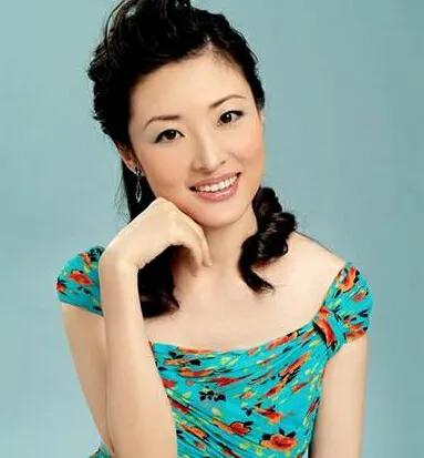 周濤：成熟大氣，溫柔端莊，有著中國女性的古典美
