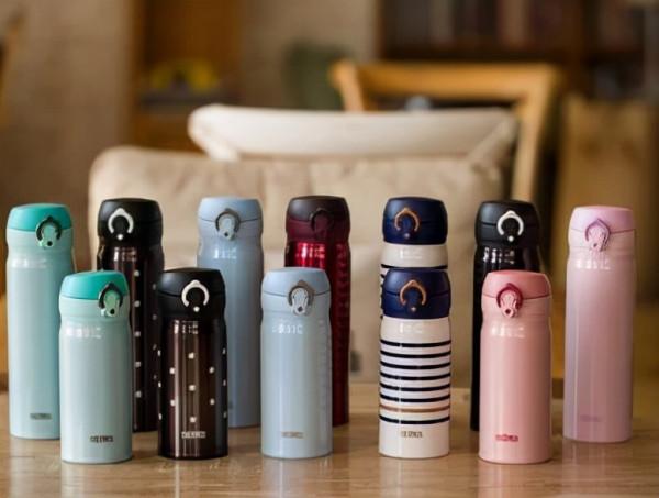 還在用手伸進杯子洗保溫杯？教你一招不用刷子也能讓杯子乾淨如新