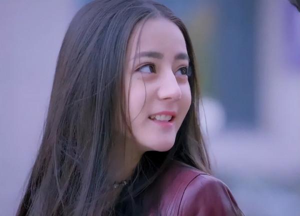 一瘦就顯男相！從熱巴到李嘉欣，女明星還是長點肉好看