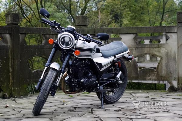 試駕報告：宗申WEEK8，萬元內配備靈魂啟動杆的輕派復古車