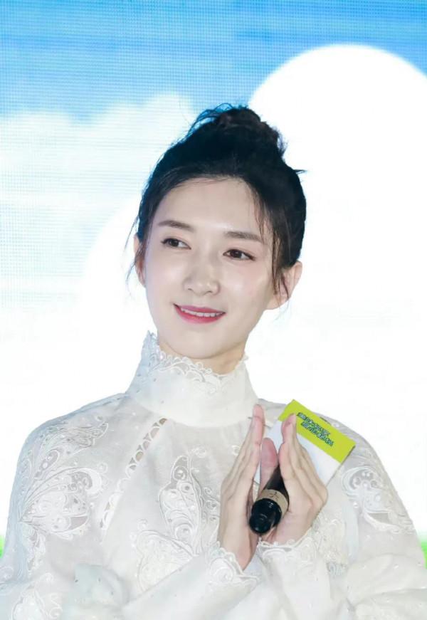 江疏影的腿又長又白又亮真好看 江疏影的腿又長又白又亮真好看