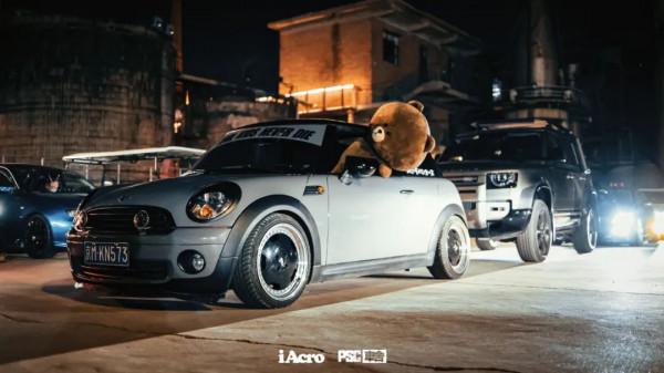 屬於iAcro的平安夜是什麼畫風？