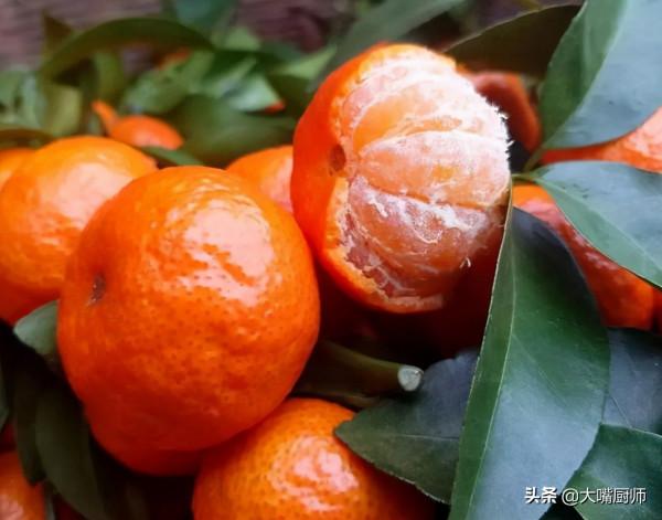 都是沙糖桔,帶葉子和不帶葉子有啥區別?牢記4不買,新鮮又好吃 都是沙糖桔,帶葉子和不帶葉子有啥區別?牢記4不買,新鮮又好吃