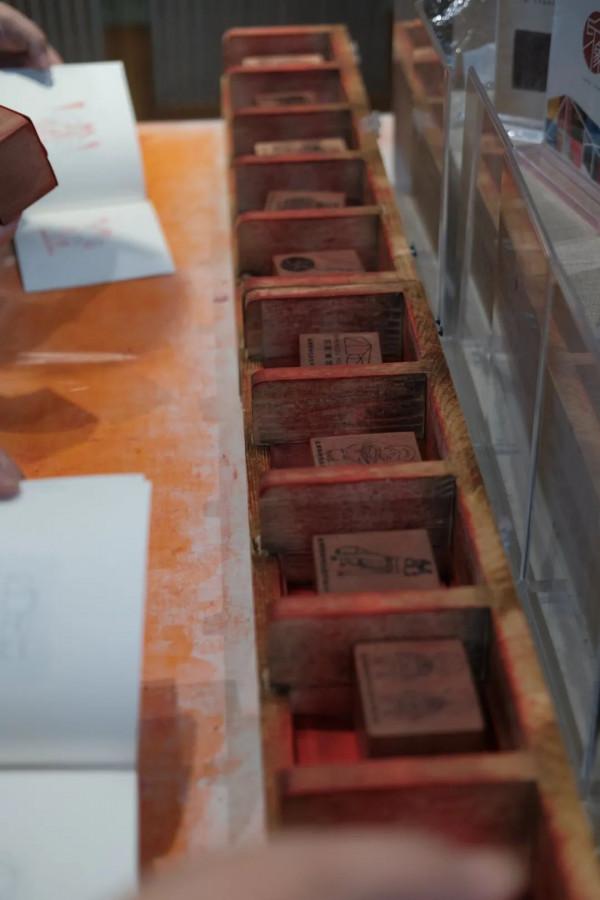 我一下午在成都戳了105個章 我一下午在成都戳了105個章