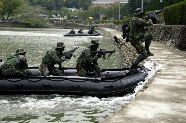 臺軍蛙人想潛入大陸？055大驅亮相反蛙人武器，讓水鬼有來無回