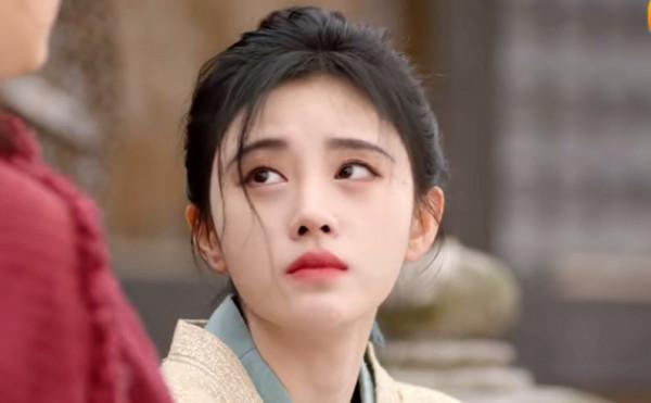 繼“綁架妝”“戴孝妝”之後，鞠婧禕的“難民妝”又讓我迷惑了