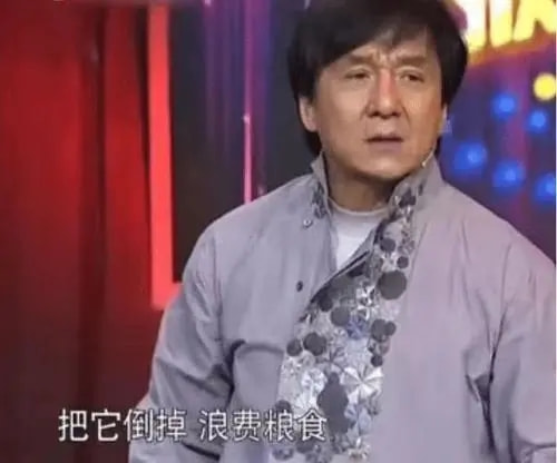 5位“鐵公雞”明星,言承旭吃小攤還順走碗筷,謝娜敷廉價的面膜 5位“鐵公雞”明星,言承旭吃小攤還順走碗筷,謝娜敷廉價的面膜