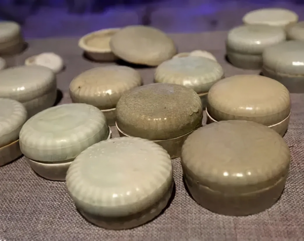 新加坡海域古沉船發現大批元青花