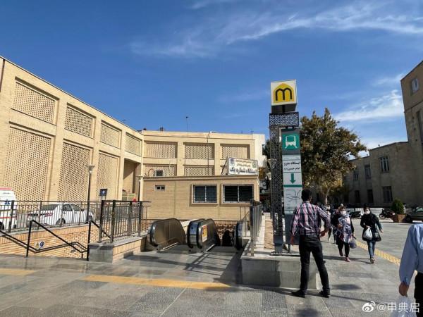 走訪伊朗平民商業區，基層手機市場賣得最好是小米，還有賣諾基亞