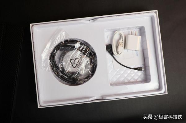 便攜顯示器如何選？安美特4K 15.6寸高畫質顯示器非你莫屬