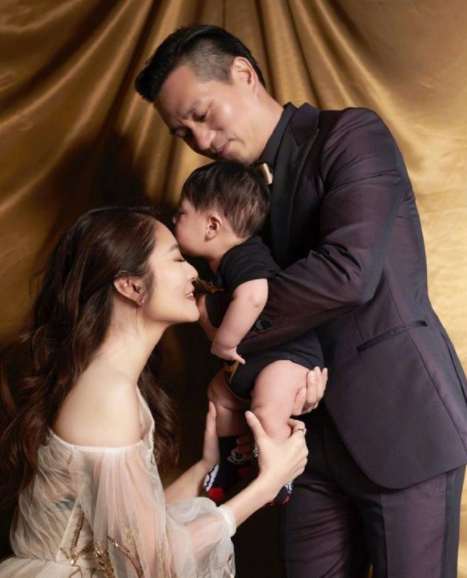 安以軒近照曝光，穿萬元裙子被指像披床單，嫁入豪門生活更滋潤