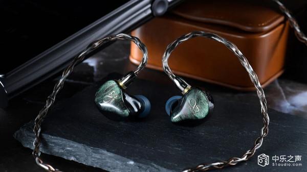 山靈 ME800耳機：雙動圈、四動鐵外加4種調聲、4款插頭自由切換