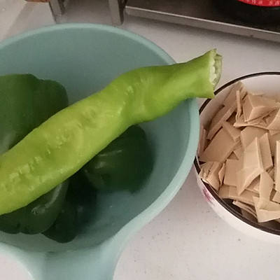 週末和美味的爽口下飯菜——青椒尖椒炒豆腐皮更配哦 週末和美味的爽口下飯菜——青椒尖椒炒豆腐皮更配哦