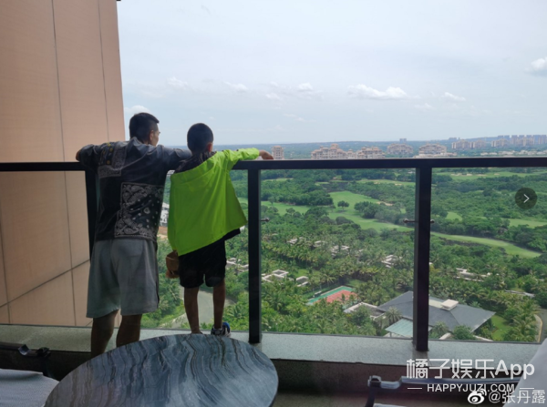 盤點哥哥的豪宅!趙文卓家客廳大到能滑板,陳小春家連鞋都有房間 盤點哥哥的豪宅!趙文卓家客廳大到能滑板,陳小春家連鞋都有房間