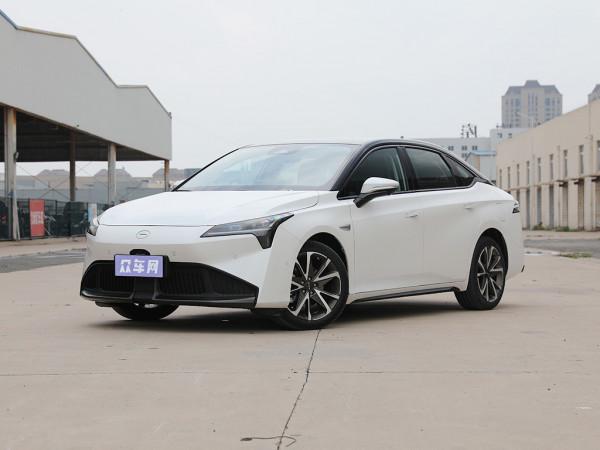 10萬級緊湊型車中，榮威Ei5和Aion S誰更值得買？兩車全面對比