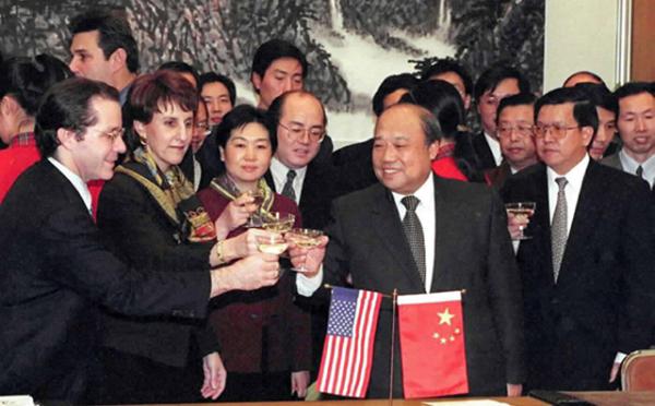 1997年龍永圖與美談判，美方：中國肉只能做狗食，龍永圖如何回應