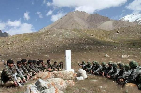 中國這道邊境線，對鄰國不設任何防線，兩國士兵沒事就串門蹭飯