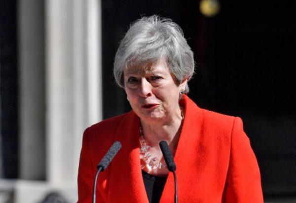 “梅姨”加速英國衰落後，約翰遜又來“接棒”，隨美起舞內憂外患