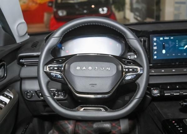 8萬級家轎RC-5，渦輪動力、高階底盤，好看又實用