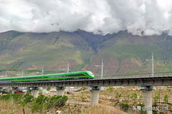 川藏鐵路：雅林段線路有兩條方案，為何卻選擇北線易滑坡方案？