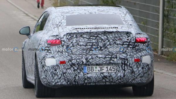 疑似2023款賓士AMG EQE諜照曝光，雙電機AWD+671馬力，明年上市？