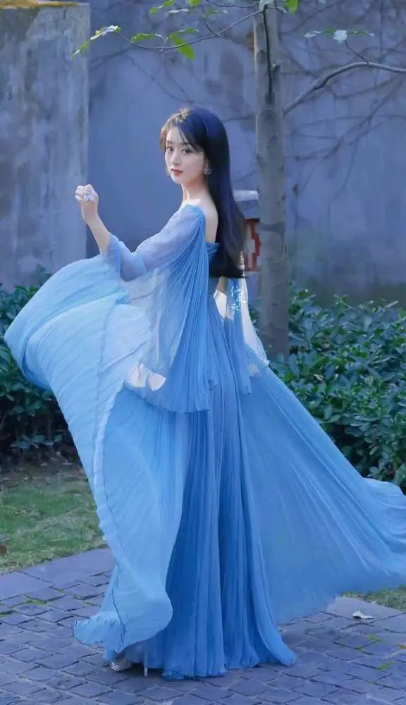 趙麗穎的長拖尾禮服，每套都絕美，你喜歡哪套？