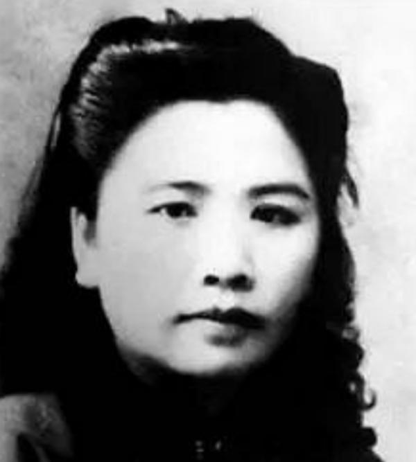 國軍高官發現妻子是紅色特工，不知咋辦，妻：有機會讓你見周恩來