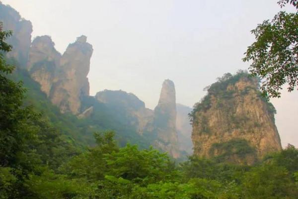 關山盤絲洞，傳言有牧民從河南洞口進穿越到山西出