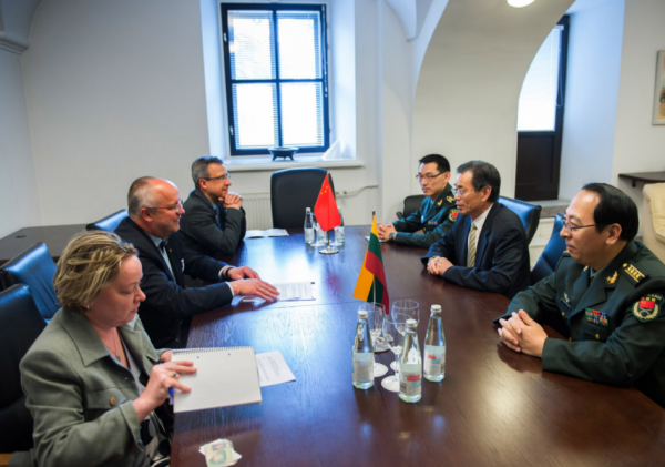 解放軍巡臺後,基辛格稱中國不會在十年內統一,美國應該避免對抗 解放軍巡臺後,基辛格稱中國不會在十年內統一,美國應該避免對抗