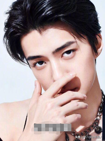 凸嘴、猴化、芒果臉，這5位男星下頜面缺陷多，卻有擋不住的帥氣