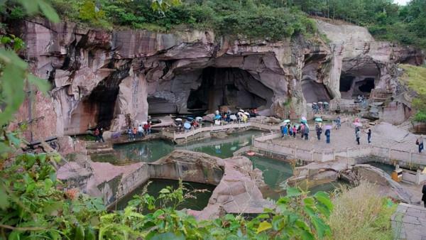 三門灣一奇特島嶼,形狀奇特像盤龍,地形特別易守難攻,佈滿洞穴 三門灣一奇特島嶼,形狀奇特像盤龍,地形特別易守難攻,佈滿洞穴