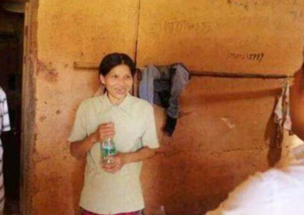 28年前，以692分考入人大，畢業後嫁入農村的伍繼紅，淪為貧困戶