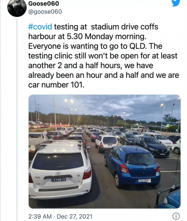 新州居民為檢測採取“極端措施”,為排上號直接睡車裡 新州居民為檢測採取“極端措施”,為排上號直接睡車裡