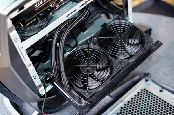 幫小夥伴搞了臺4萬元的桌上型電腦是什麼體驗？微星宙斯盾Ti5上手把玩