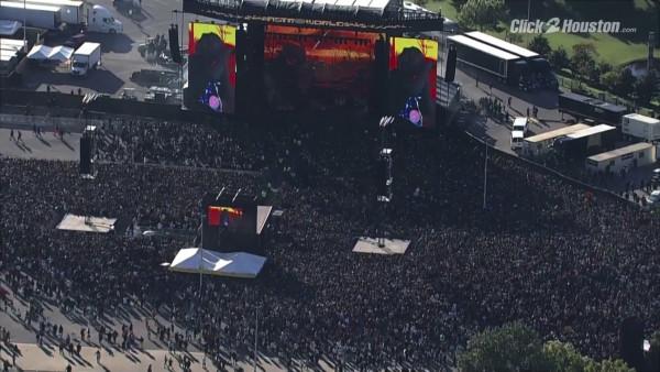 美頂流歌手演唱會煽動狂歡致8人被踩死!目擊者:他邊唱邊看人死 美頂流歌手演唱會煽動狂歡致8人被踩死!目擊者:他邊唱邊看人死