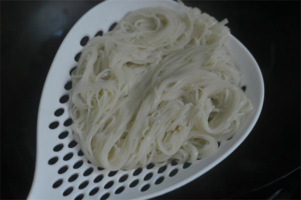 秋天做麵條,最愛這味料,湯底加點它,湯濃面爽,兒子最愛吃 秋天做麵條,最愛這味料,湯底加點它,湯濃面爽,兒子最愛吃