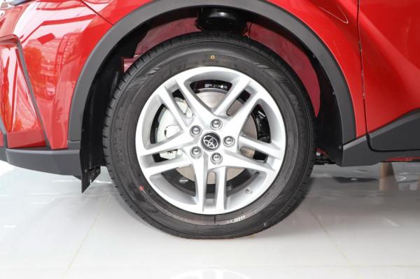 售價15.18萬,帥氣又時髦,配置豐富,實拍豐田C-HR 售價15.18萬,帥氣又時髦,配置豐富,實拍豐田C-HR