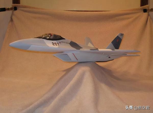 殲-10效能不足，FC-31遲遲未能定型，殲-11的接班人在哪裡