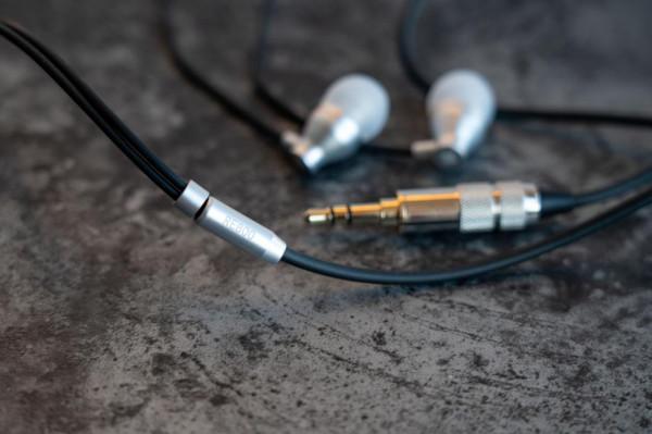 降維打擊再現，HIFIMAN RE800銀調價後香得很