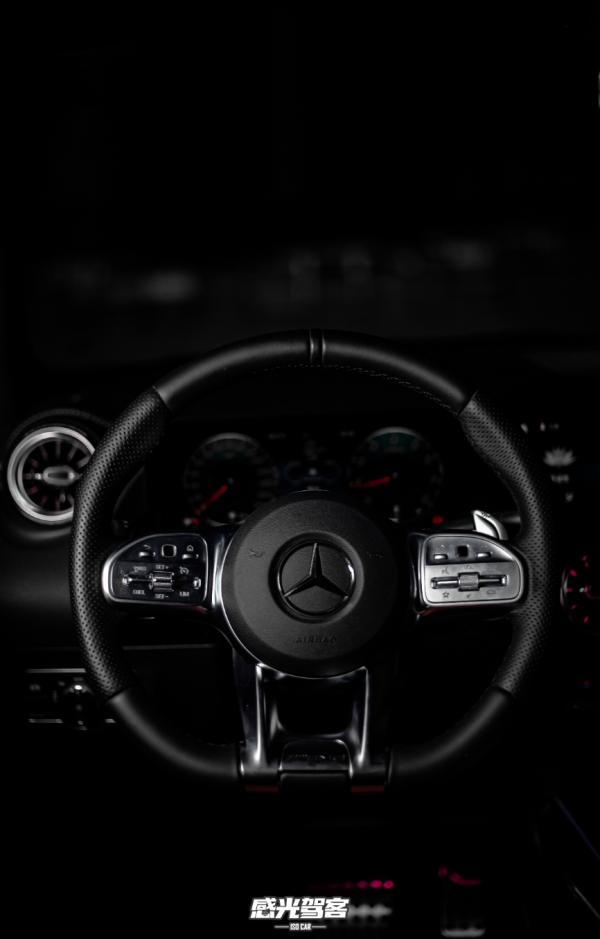 試駕梅賽德斯-AMG GLA 35,誰說“35”不AMG? 試駕梅賽德斯-AMG GLA 35,誰說“35”不AMG?