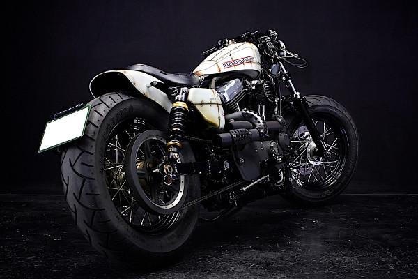 日本人將一輛哈雷&period;戴維森改裝成一輛&OpenCurlyDoubleQuote;破車&rdquo;，但卻酷斃了