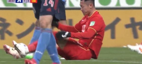 兩球負於日本，國足球員大評分，一人被爆一人最佳，李霄鵬太糾結