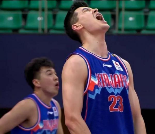 新疆隊亂拳打死了老師傅！終於逆轉戰勝山西復仇成功