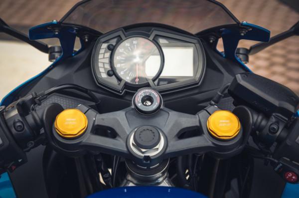 舊時代的本田CBR250RR與新時代的川崎ZX25R摩托車對決測評